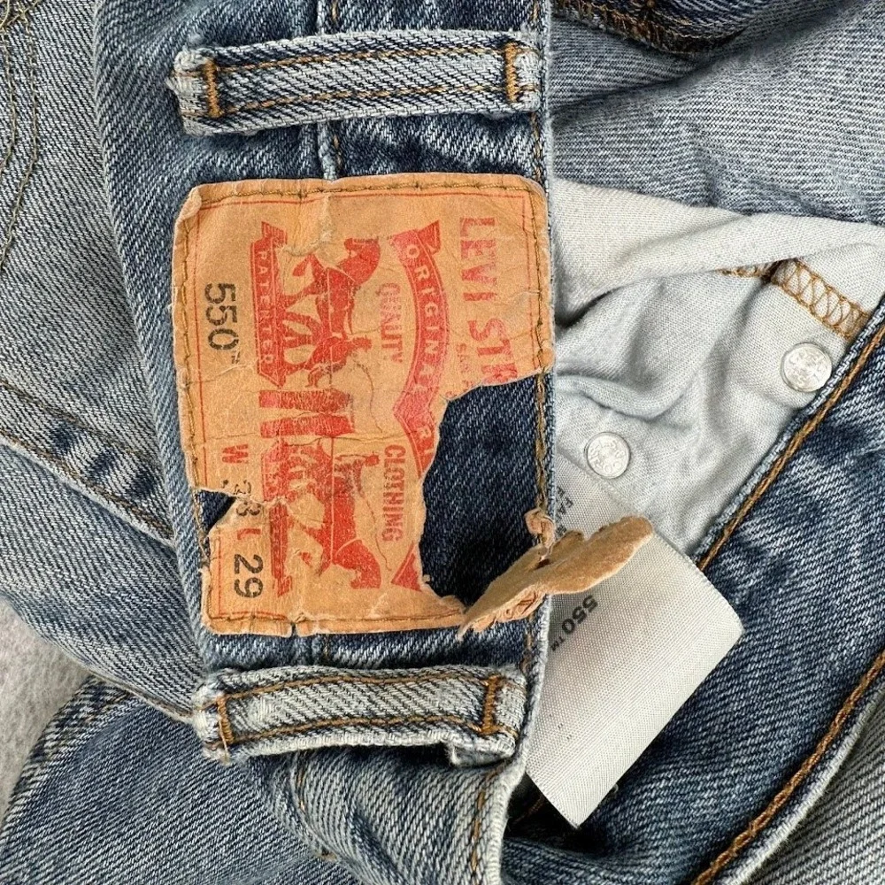Levis 550 Mens Jeans Size 38x29 Relaxed‎ Fit Light Wash Denim Distressed Faded